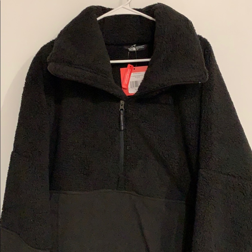 North Face- Tundra Pullover Size L- With TAGS!